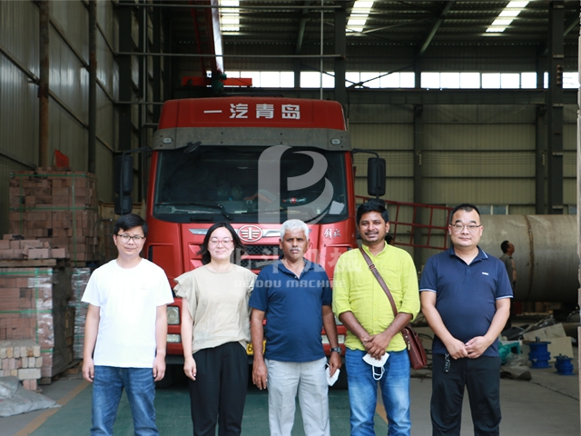 連續(xù)式自動(dòng)化椰殼炭化爐得到印尼客戶(hù)的充分肯定