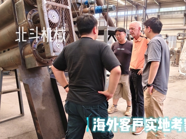 美國(guó)采購(gòu)商考察炭化爐實(shí)拍紀(jì)錄