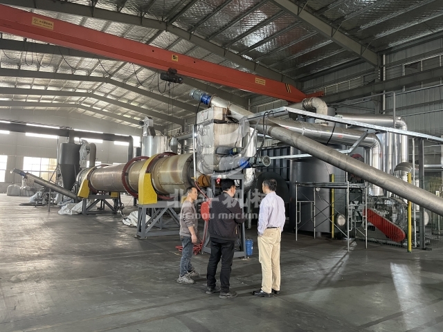 河北高溫干餾炭化爐開(kāi)機(jī)運(yùn)行現(xiàn)場(chǎng)